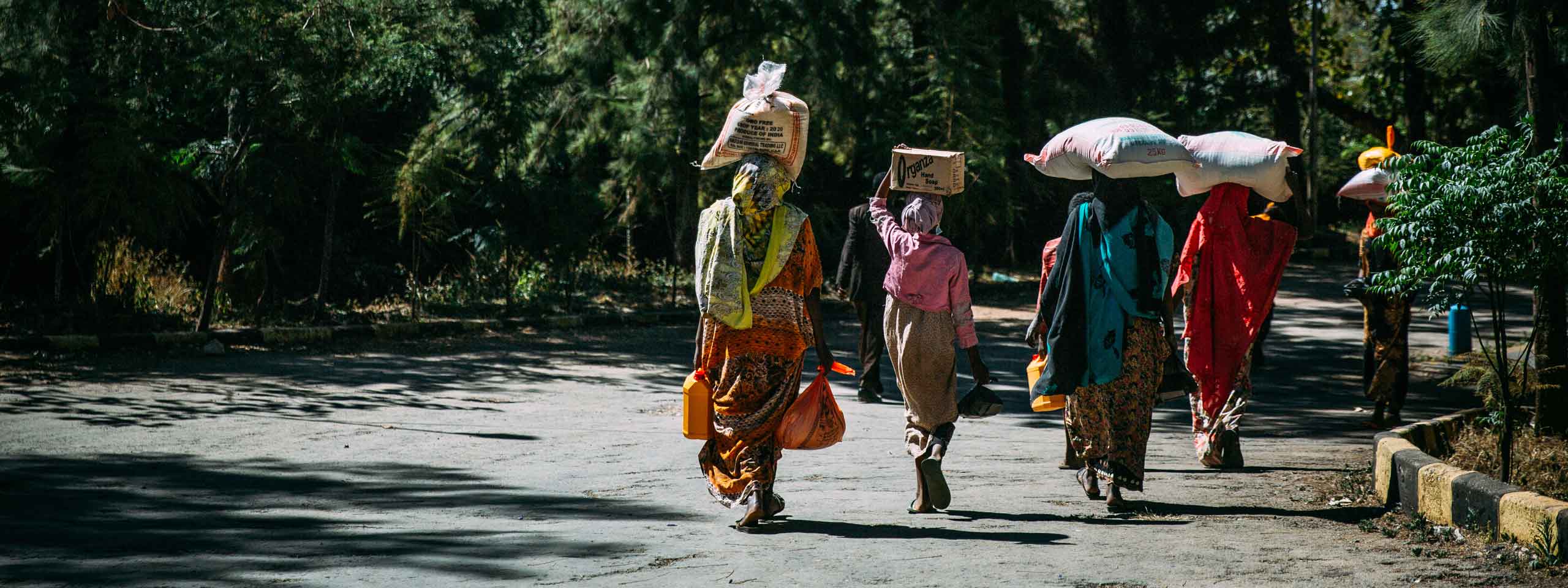 Frauen auf einer Straße in Äthiopien. Foto: Alea Horst
